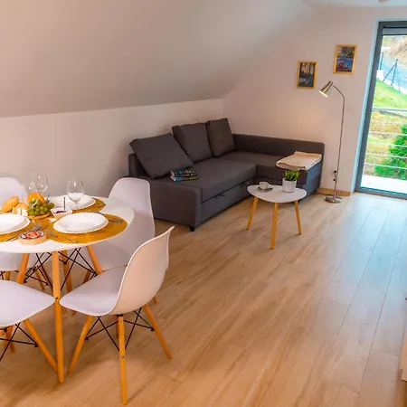 Dusznickie Julia 두슈니키 즈드로지